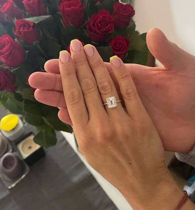 Jessica Ziolek is engaged to her fiance Milosz Mleczko.